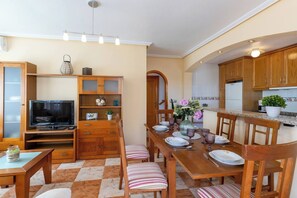 A compact living space with a dining area, kitchenette, and a television in the corner. - Honey Life Villa by Fidalsa (Orihuela)