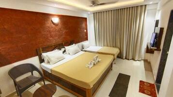 Deluxe Room, Pool View | Desk, free WiFi