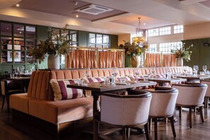 Restaurant - The Royal Forest - A Heartwood Inn (London)