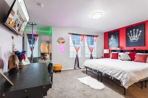 4 bedrooms, desk, iron/ironing board, WiFi