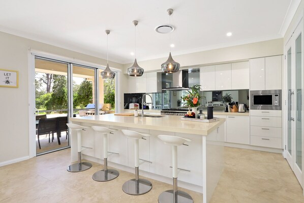 Fridge, microwave, oven, stovetop - Our Multi-Award Winning Hawkesbury Holiday Home (East Kurrajong)