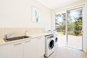 Interior - Our Multi-Award Winning Hawkesbury Holiday Home (East Kurrajong)