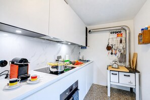 Family Chalet, 2 Bedrooms, 2 Bathrooms, Mountainside (La Canonica Centovalli with Balconies) | Private kitchen - La Canonica Centovalli With Balconies and Garden (Centovalli)