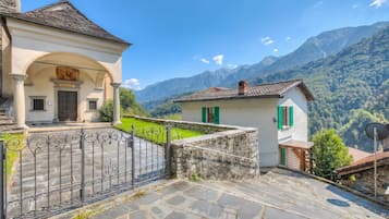 Family Chalet, Multiple Bedrooms, 2 Bathrooms, Mountainside (La Canonica) | Exterior