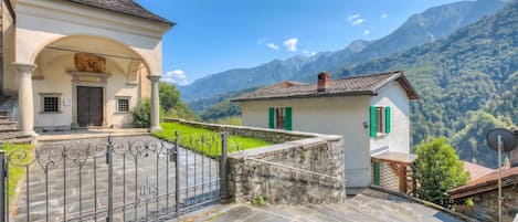 Family Chalet, 2 Bedrooms, 2 Bathrooms, Mountainside (La Canonica Centovalli with Balconies) | Exterior