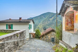 Family Chalet, Multiple Bedrooms, 2 Bathrooms, Mountainside (La Canonica) | Property grounds - La Canonica (Centovalli)