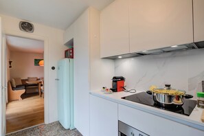 Family Chalet, Multiple Bedrooms, 2 Bathrooms, Mountainside (La Canonica) | Dapur peribadi | Peti sejuk, ketuhar gelombang mikro, ketuhar, dapur 