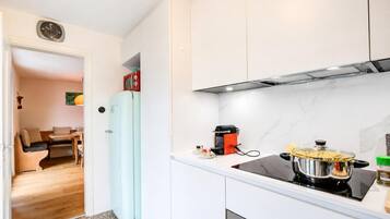 Family Chalet, 2 Bedrooms, 2 Bathrooms, Mountainside (La Canonica Centovalli with Balconies) | Private kitchen