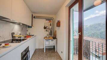 Familienchalet, 2 Schlafzimmer, 2 Bäder, Bergseite (La Canonica) | Eigene Küche