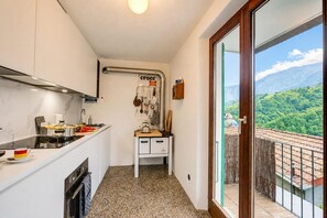 Familjestuga - 2 sovrum - 2 badrum - intill bergen (La Canonica Centovalli with Balconies) | Eget kök