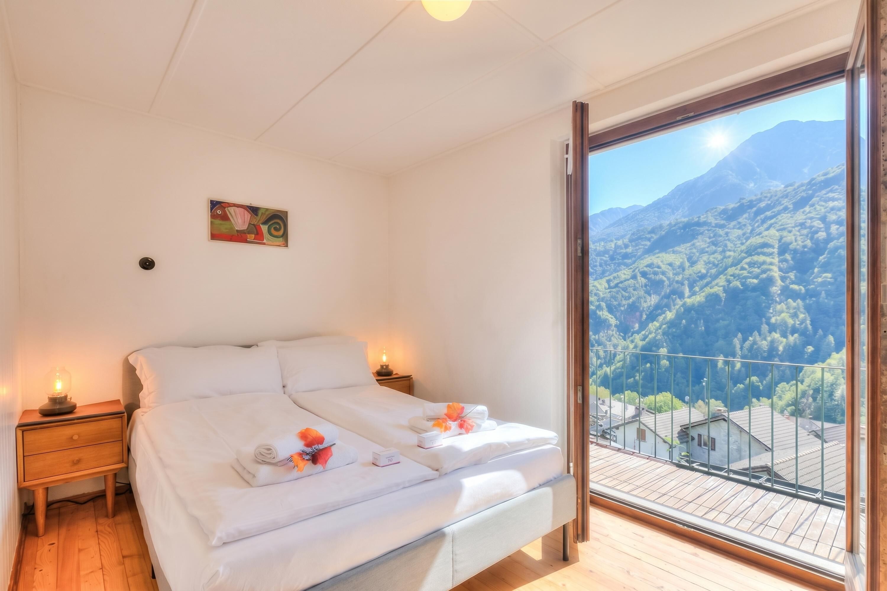 2 bedrooms, iron/ironing board, bed sheets