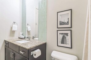 Bruser, hårtørrer, håndklæder