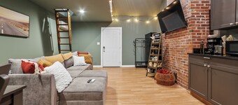 Lovely Little Loft-Style 2-Bedroom in Tulsa