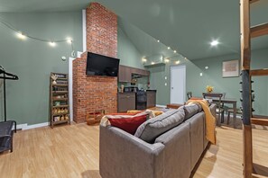 Smart TV, DVD player - Lovely Little Loft-Style 2-Bedroom in Tulsa (Tulsa)