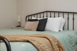 2 bedrooms, iron/ironing board, travel cot, free WiFi