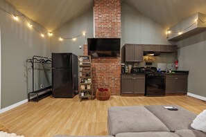 Interior - Lovely Little Loft-Style 2-Bedroom in Tulsa (Tulsa)