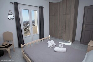 Villa, Kitchen, Partial Sea View | 4 bedrooms, free WiFi - Villa Anna with Panoramic view (Santorini)