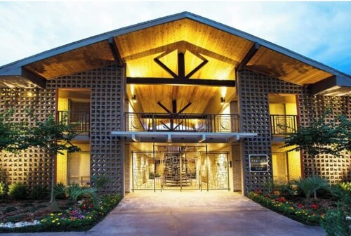 Spring Special Stay | 2BR Galleria Condo Pool