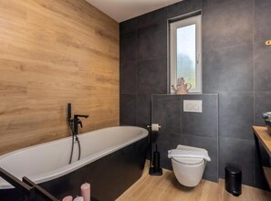 Villa (Four Bedroom Villa with Private Pool) | Bathroom | Towels - Villa Fran (Kraljevica)