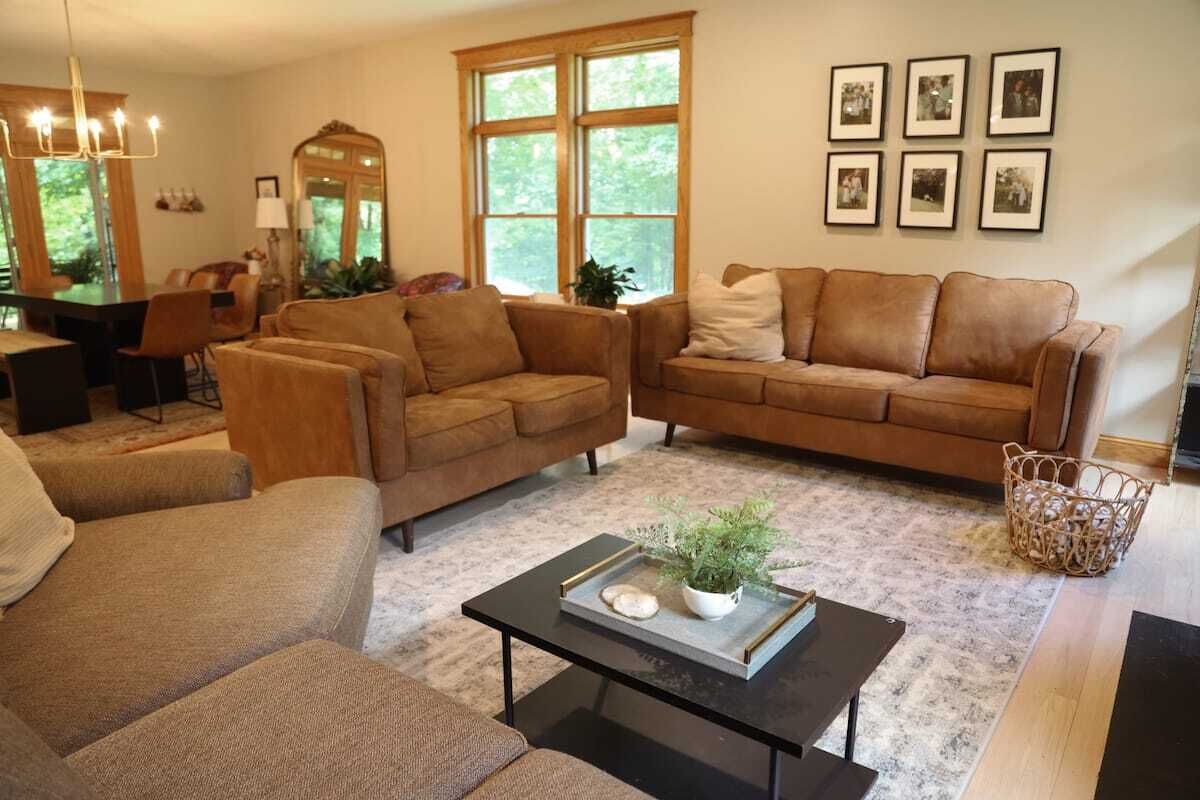 TV, fireplace, offices