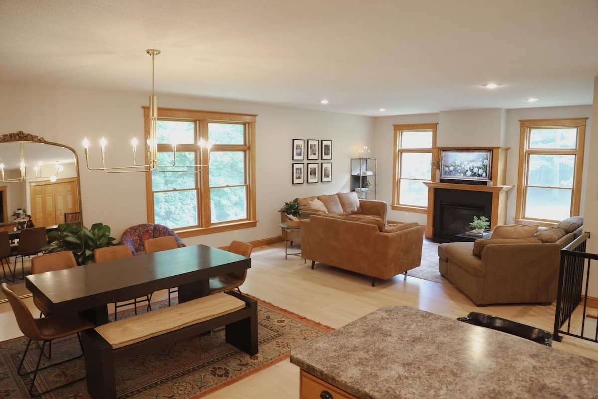 TV, fireplace, offices