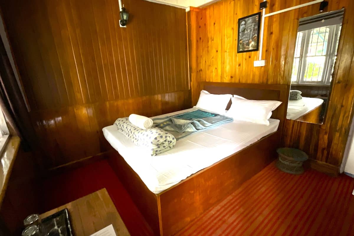 Economy Room | WiFi (free), bed sheets