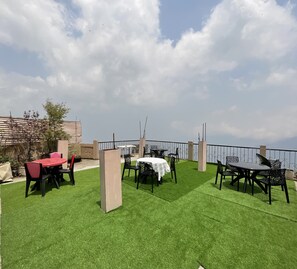Rooftop terrace - HOTEL LONG ISLAND (Darjeeling)