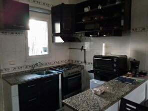 Oven, stovetop - A charming house in the heart of la marsa (La marsa)