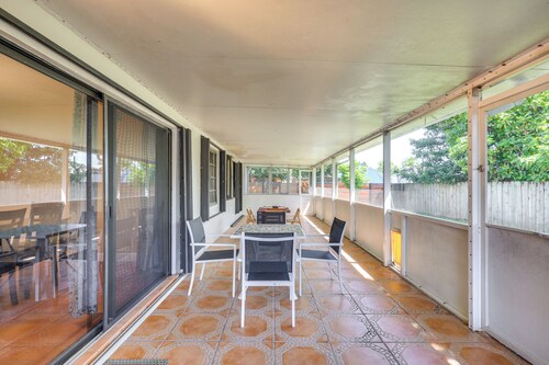 Pet-friendly Home w/ Yard ~ 3 Mi to Zoo Miami!