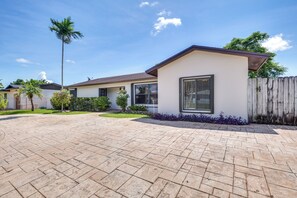 House (4 Bedrooms) | Interior - Pet-friendly Home w/ Yard ~ 3 Mi to Zoo Miami! (Miami)