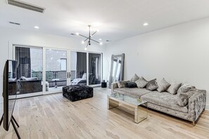 Apartment (3 Bedrooms) | Interior - 1 Mi to Downtown Nashville: Townhome w/ Balcony! (Nashville)