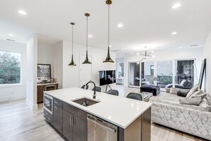 Apartment (3 Bedrooms) | Front of property