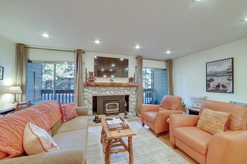 Ski Condo w/ Community Amenities in Mammoth Lakes!