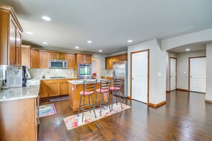 House (4 Bedrooms) | Interior