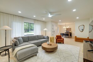 House (4 Bedrooms) | Front of property