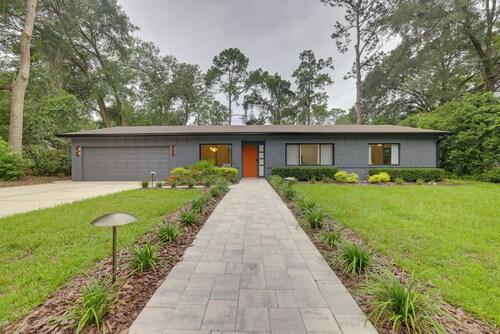 1 Mi to Ben Hill Griffin Stadium: Home w/ Patio!