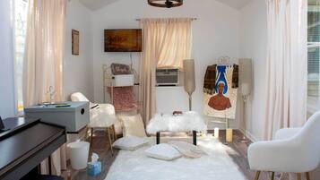 House (1 Bedroom) | Interior