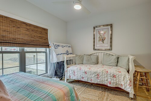 Modern Home Near Lake Martin: Fishing Pond On-site