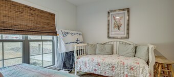 Modern Home Near Lake Martin: Fishing Pond On-site