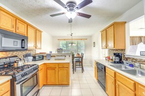 House (4 Bedrooms) | Interior