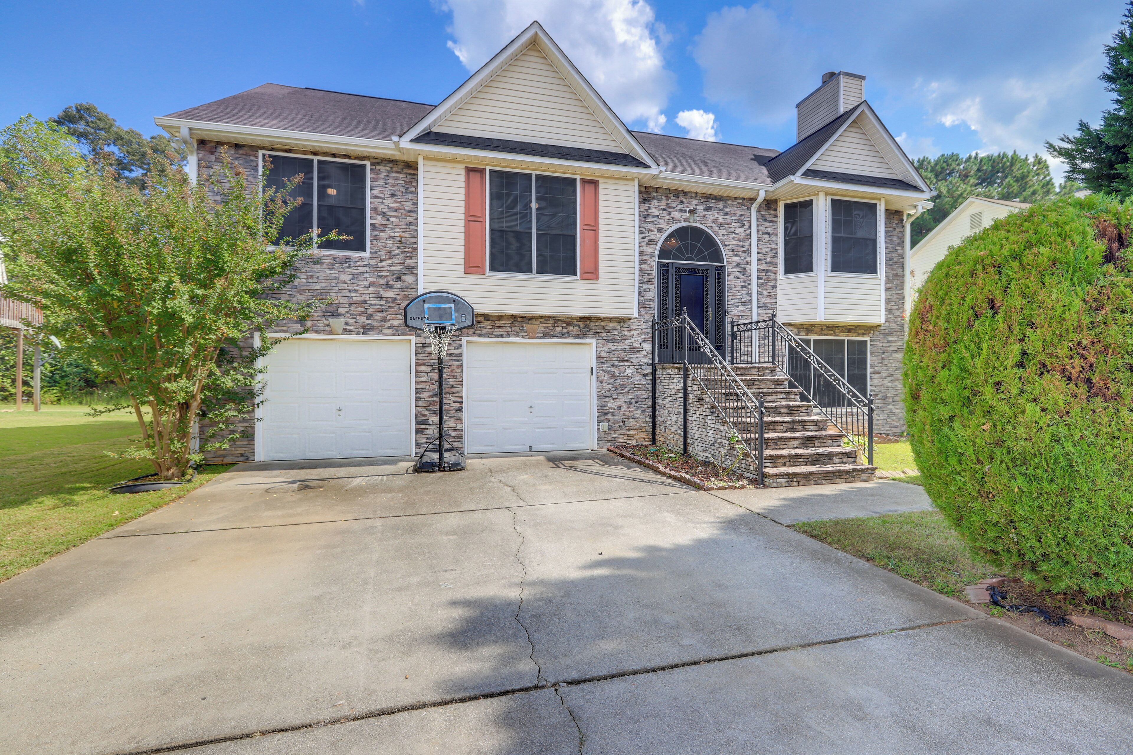 House (4 Bedrooms) | Front of property
