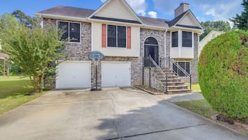 House (4 Bedrooms) | Front of property