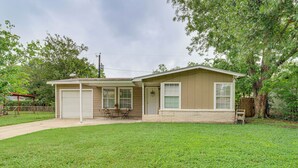 A single-story house with a garage, a covered patio, and a small lawn. - Fire Pit & Grill: Victoria Home Near Downtown (Victoria)