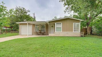 House (4 Bedrooms) | Front of property