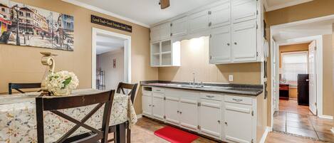 House (4 Bedrooms) | Interior