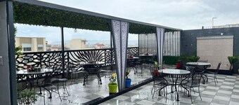 Sunroof Hotel & Rooftop Kitchen