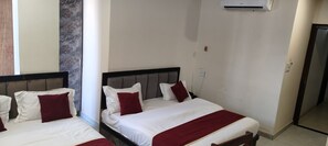 Familien-Vierbettzimmer | Terrasse/Patio