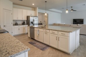 House (3 Bedrooms) | Interior