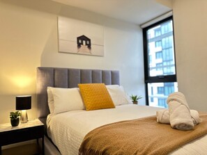 2 bedrooms, iron/ironing board, WiFi, bed sheets - Spacious Family Southbank Residences with Open Balcony CityView (Southbank)