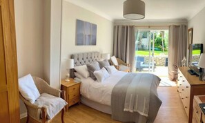 4 bedrooms, desk, iron/ironing board, travel cot